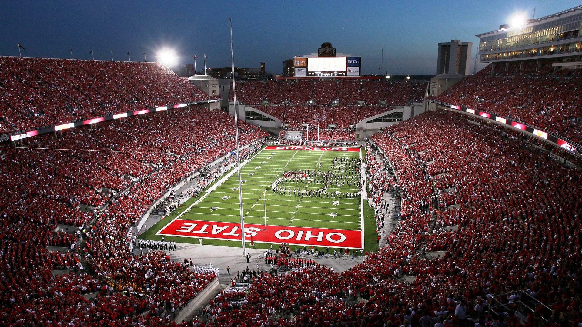 红黑新衫闪耀圣西罗,新星谢文能赛后沉浸华云龙音乐现场,初体验Livehouse直呼氛围太燃